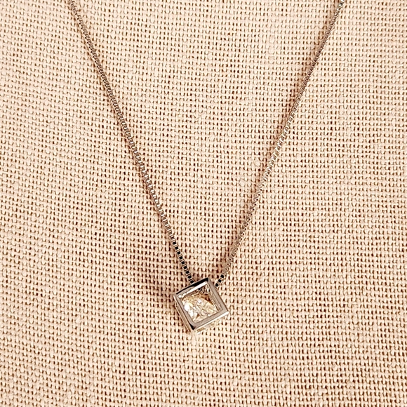 Floating 0.5 carat moissanite pendant - Picture 7 of 7